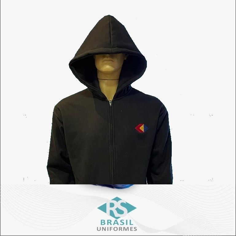 Blusa de moletom preto com capuz